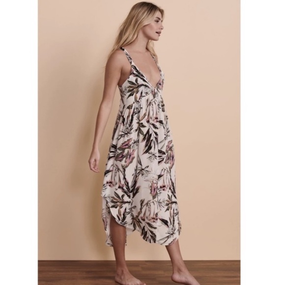 O'Neill Dresses & Skirts - O'Neill White Floral Tank beach dress - Medium